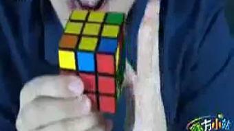 小孩玩魔方视频教程,跟随魔方视频教程，让孩子玩转魔方世界