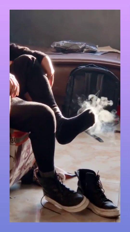 帅哥被脱鞋子视频